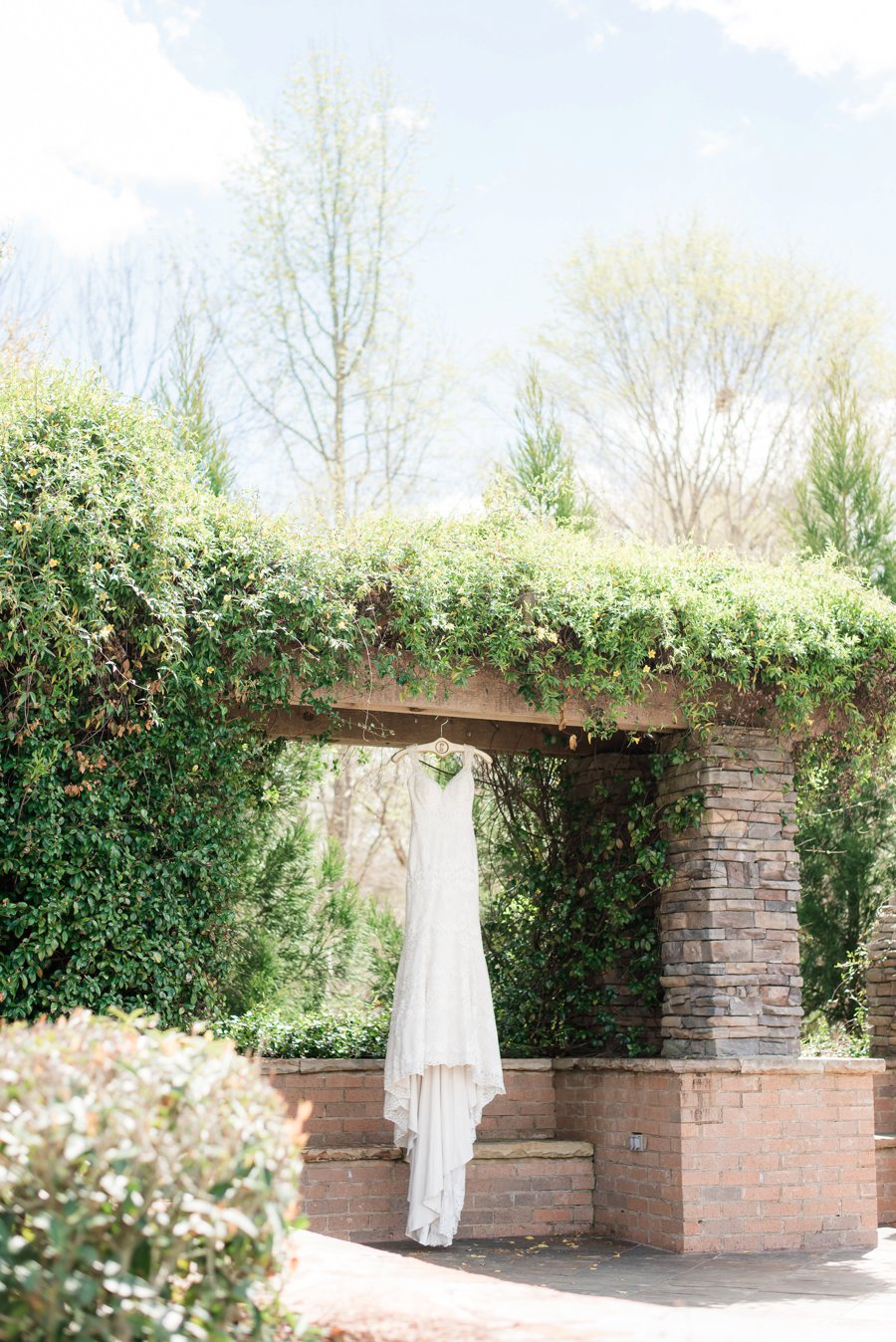 A Classic Southern Purple & White Alabama Wedding Day via TheELD.com