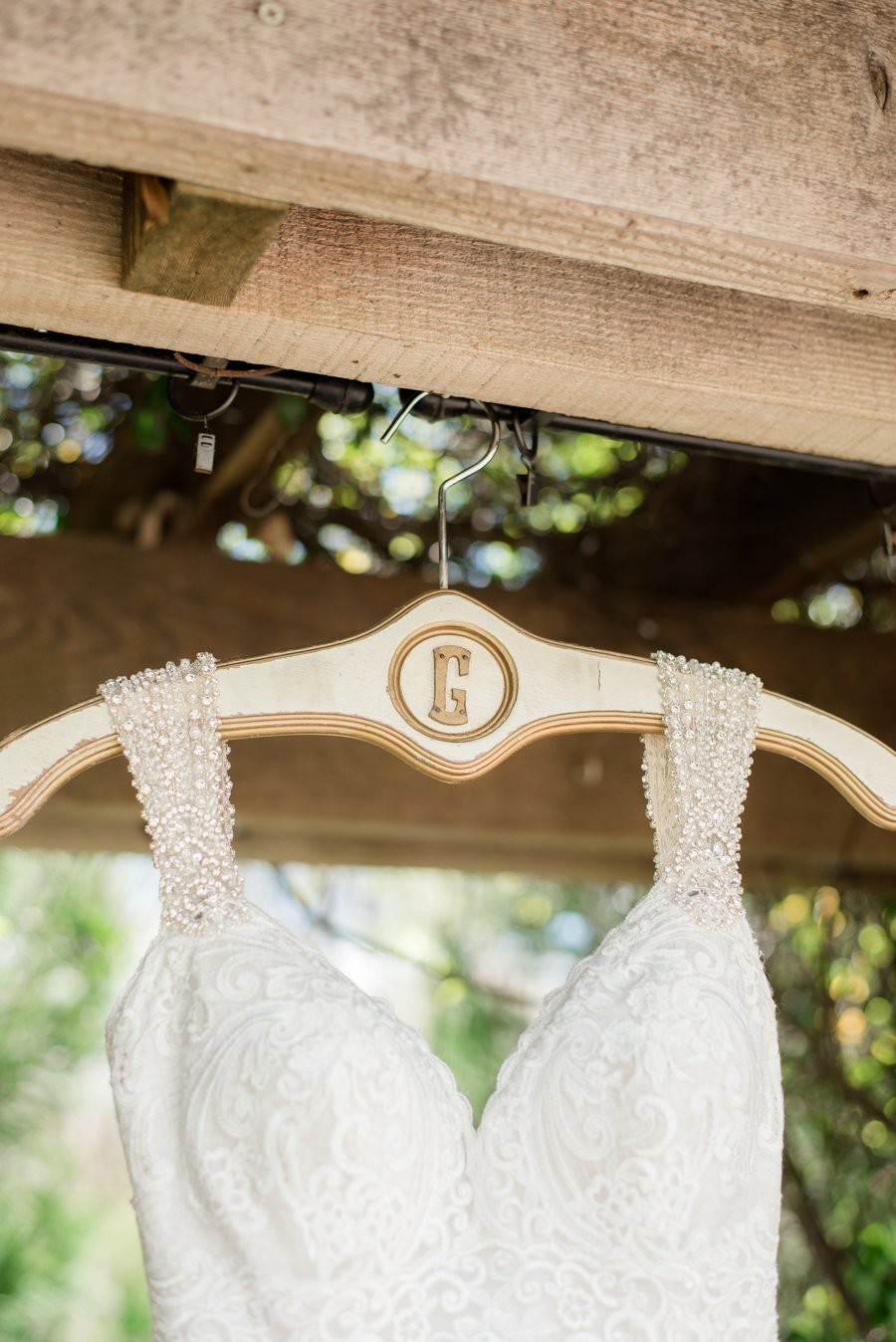 A Classic Southern Purple & White Alabama Wedding Day via TheELD.com