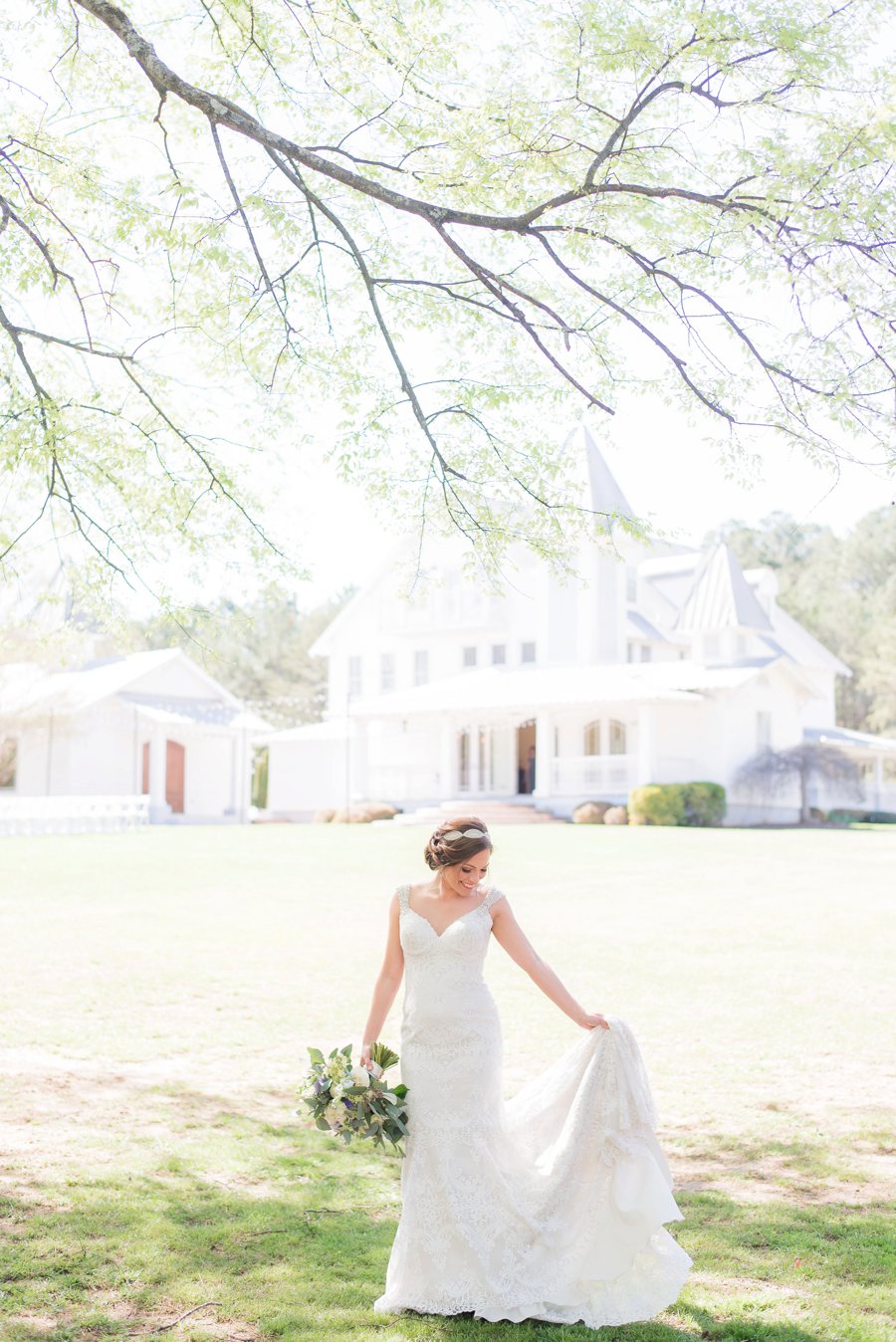 A Classic Southern Purple & White Alabama Wedding Day via TheELD.com