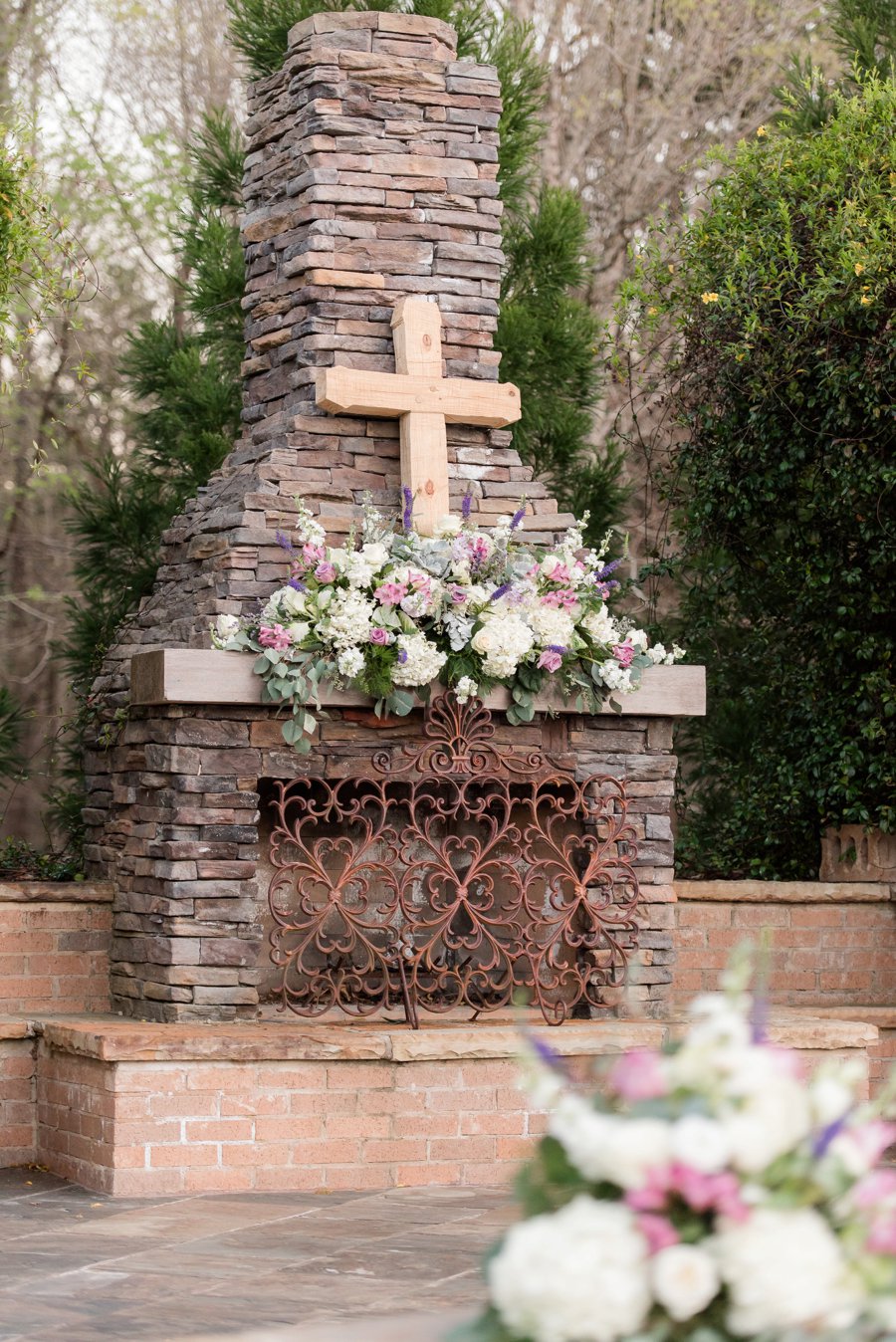 A Classic Southern Purple & White Alabama Wedding Day via TheELD.com