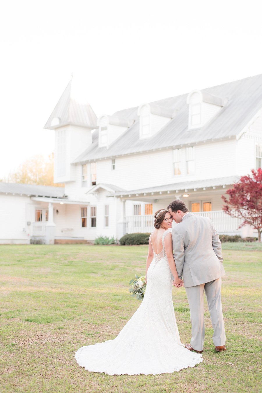 A Classic Southern Purple & White Alabama Wedding Day via TheELD.com