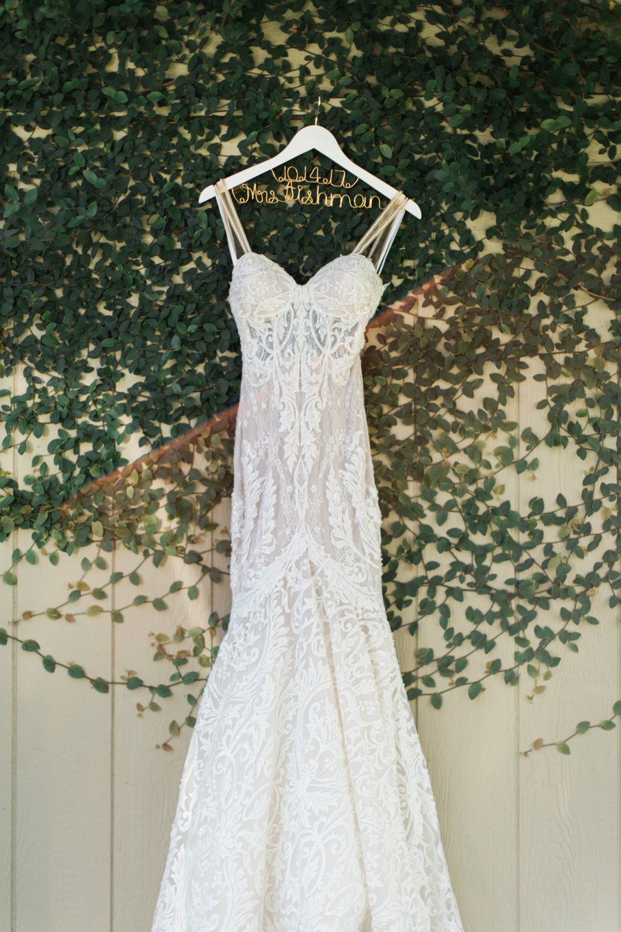 An Elegant Green & White Temecula Wedding via TheELD.com