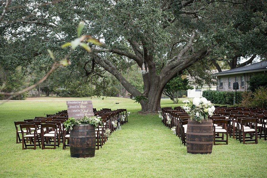 Rustic Elegant Navy & Green Jacksonville Wedding via TheELD.com