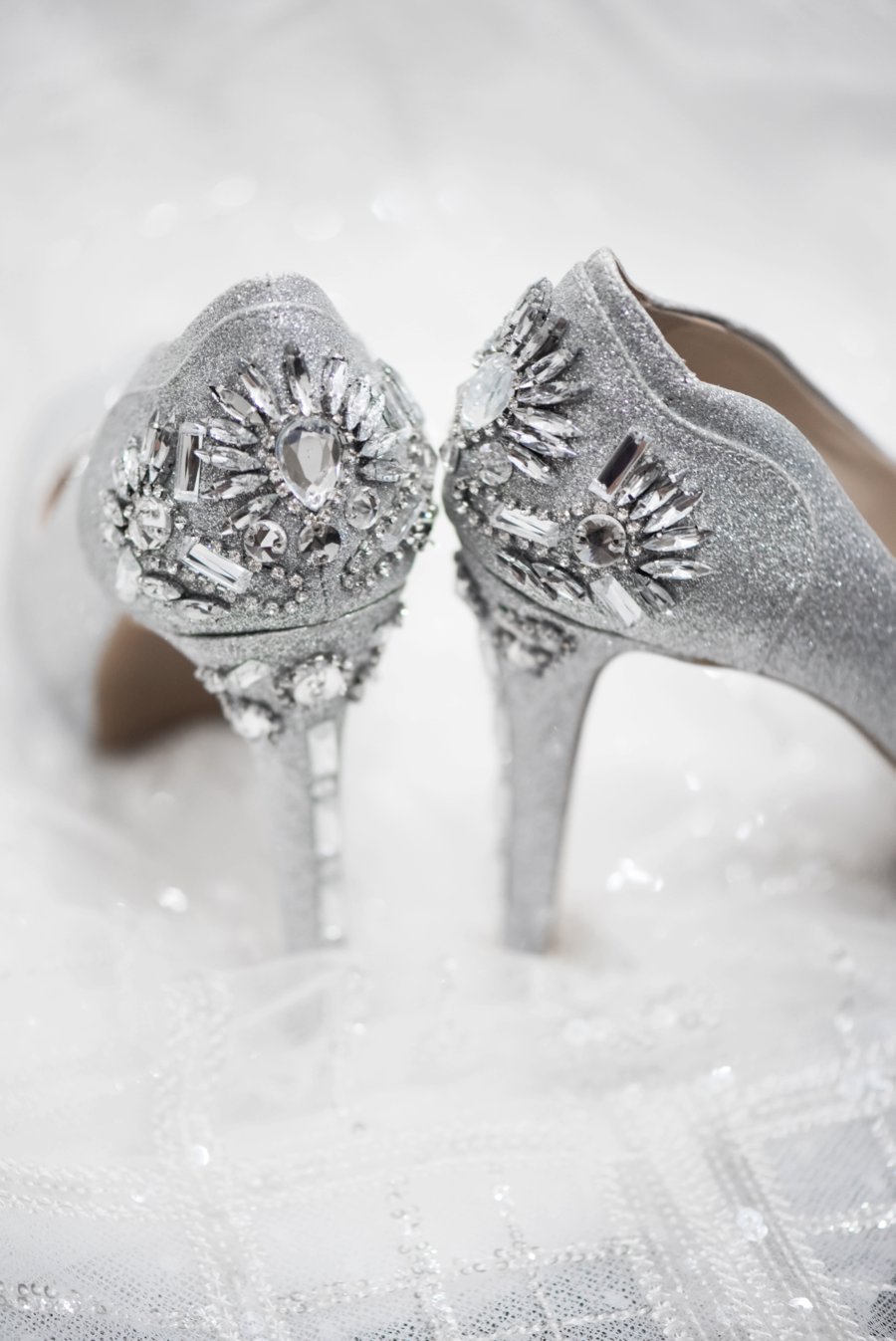 A Elegant Silver & White Black Tie Wedding via TheELD.com