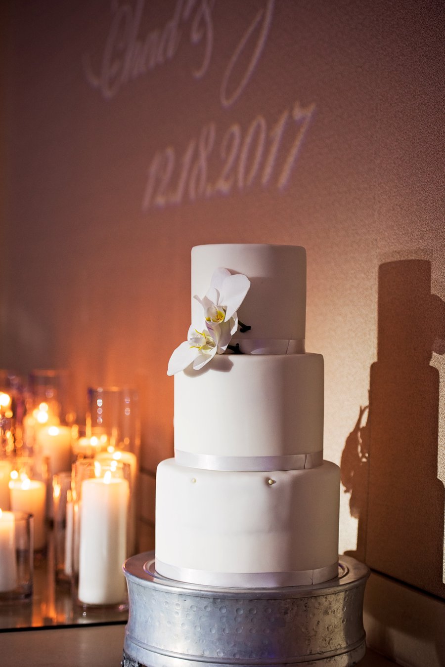 A Elegant Silver & White Black Tie Wedding via TheELD.com