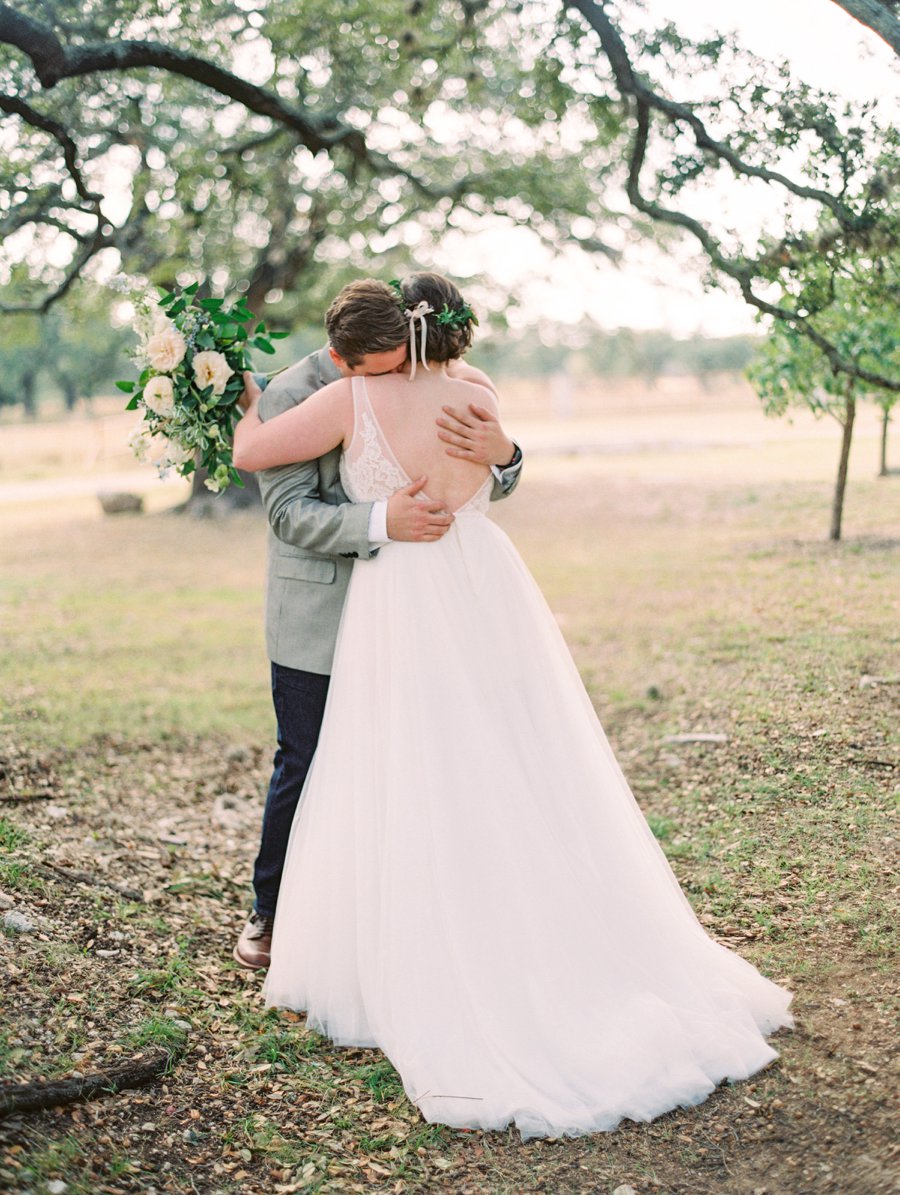 A Romantic Blue & Peach Texas Wedding Day via TheELD.com