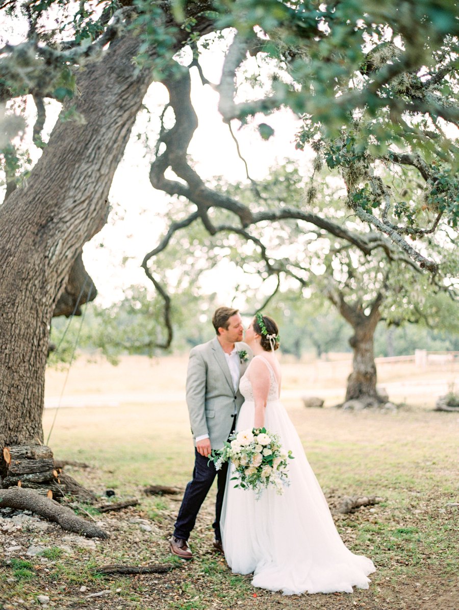 A Romantic Blue & Peach Texas Wedding Day via TheELD.com