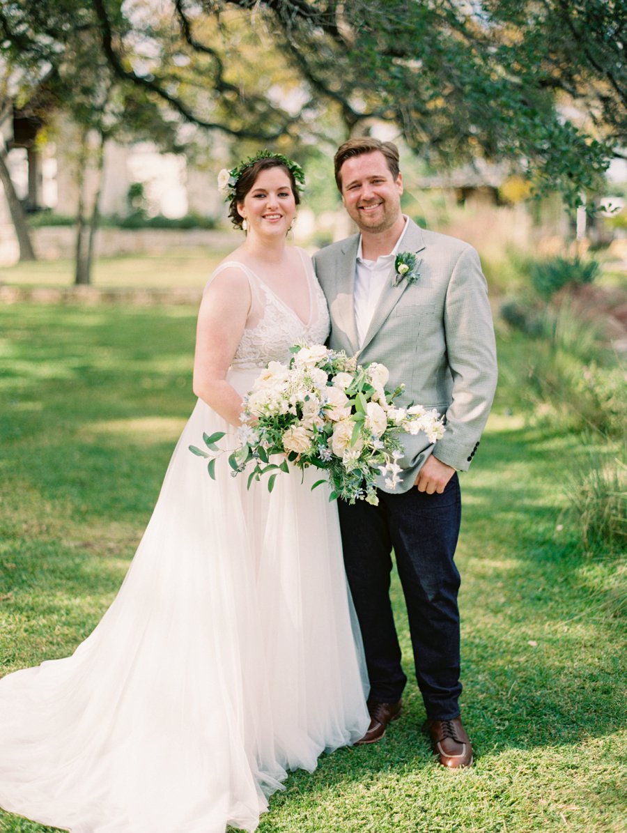 A Romantic Blue & Peach Texas Wedding Day via TheELD.com