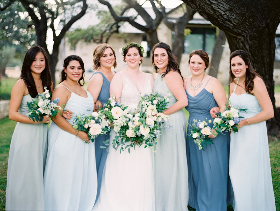 A Romantic Blue & Peach Texas Wedding Day via TheELD.com