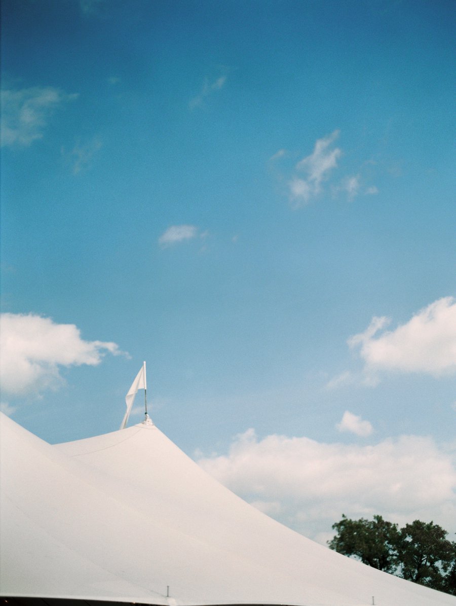 A Romantic Blue & Peach Texas Wedding Day via TheELD.com