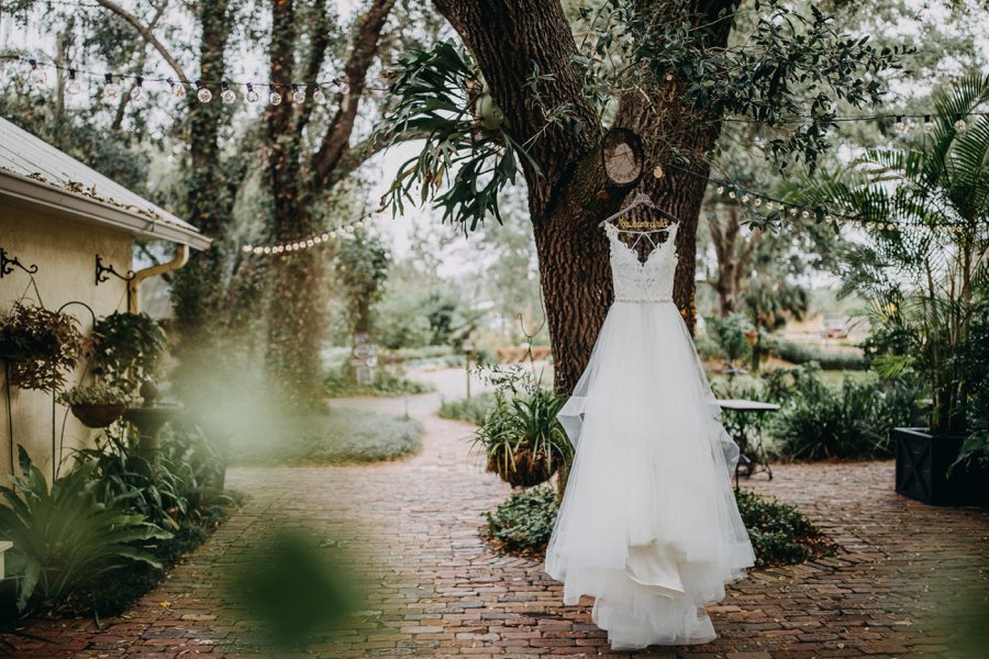 A Navy & Blush Rustic Elegant Central Florida Wedding via TheELD.com