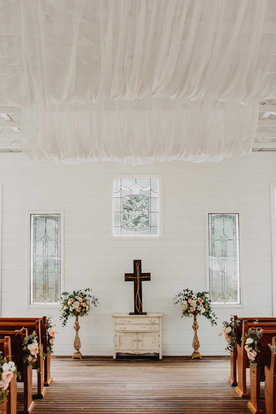 A Navy & Blush Rustic Elegant Central Florida Wedding via TheELD.com