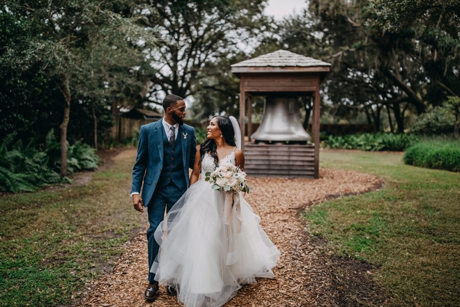 A Navy & Blush Rustic Elegant Central Florida Wedding via TheELD.com