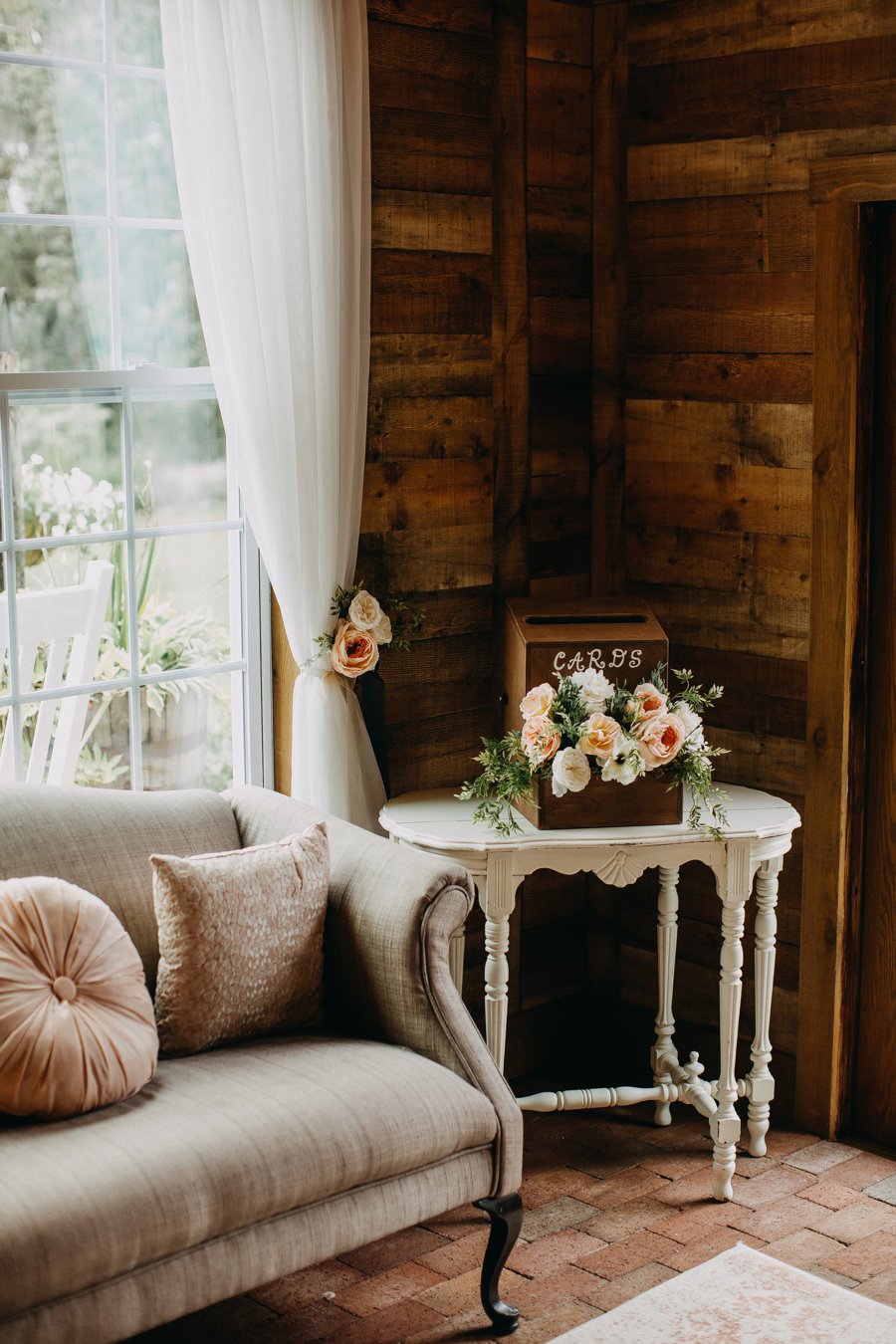 A Navy & Blush Rustic Elegant Central Florida Wedding via TheELD.com