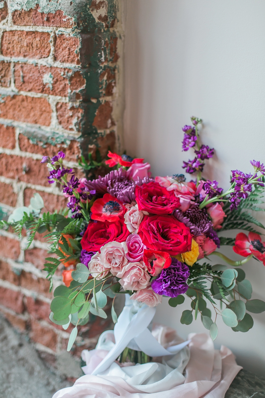 A Colorful Modern Elegant Charlotte Wedding via TheELD.com