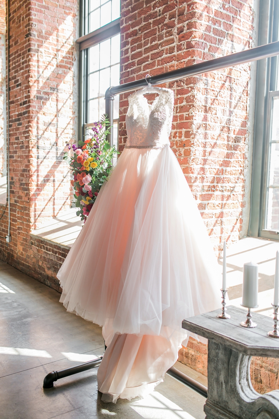 A Colorful Modern Elegant Charlotte Wedding via TheELD.com