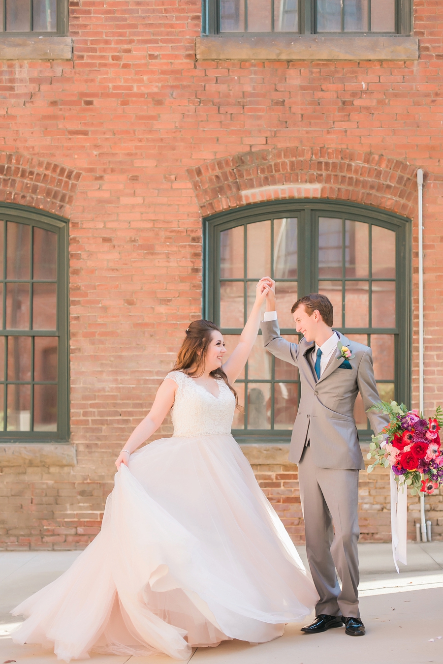 A Colorful Modern Elegant Charlotte Wedding via TheELD.com