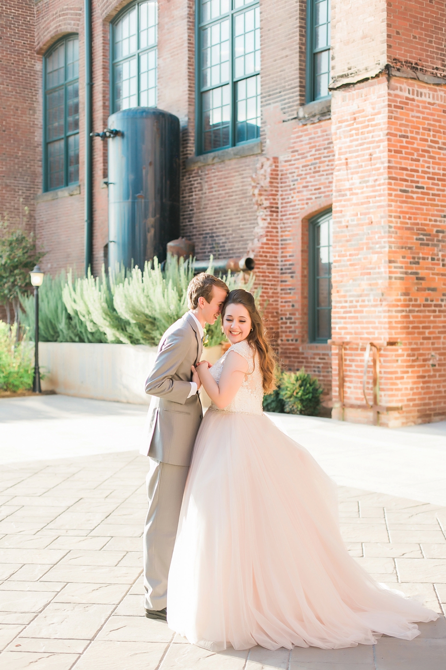 A Colorful Modern Elegant Charlotte Wedding via TheELD.com