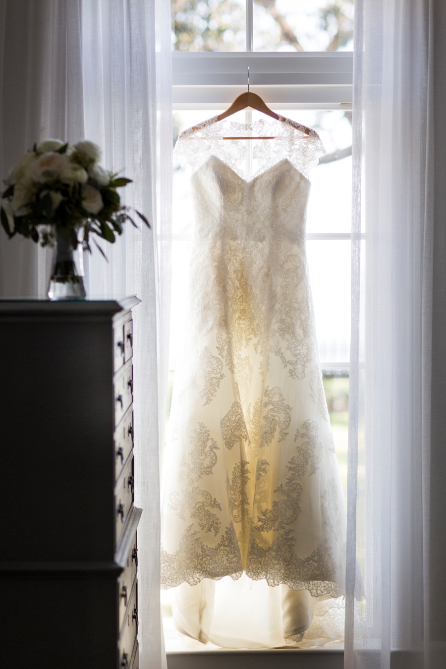 An Elegant Blush Pensacola Wedding via TheELD.com