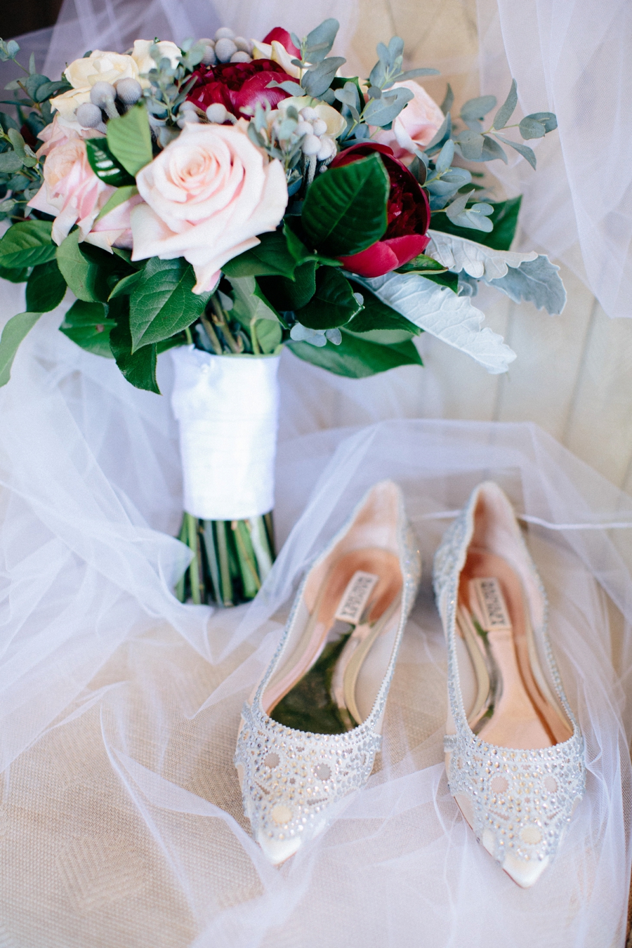 A Timeless Red & White Nashville Wedding via TheELD.com