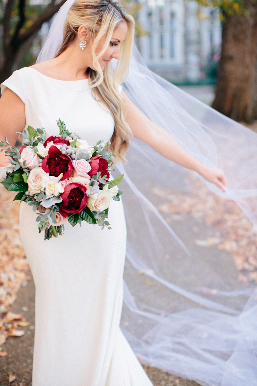 A Timeless Red & White Nashville Wedding via TheELD.com