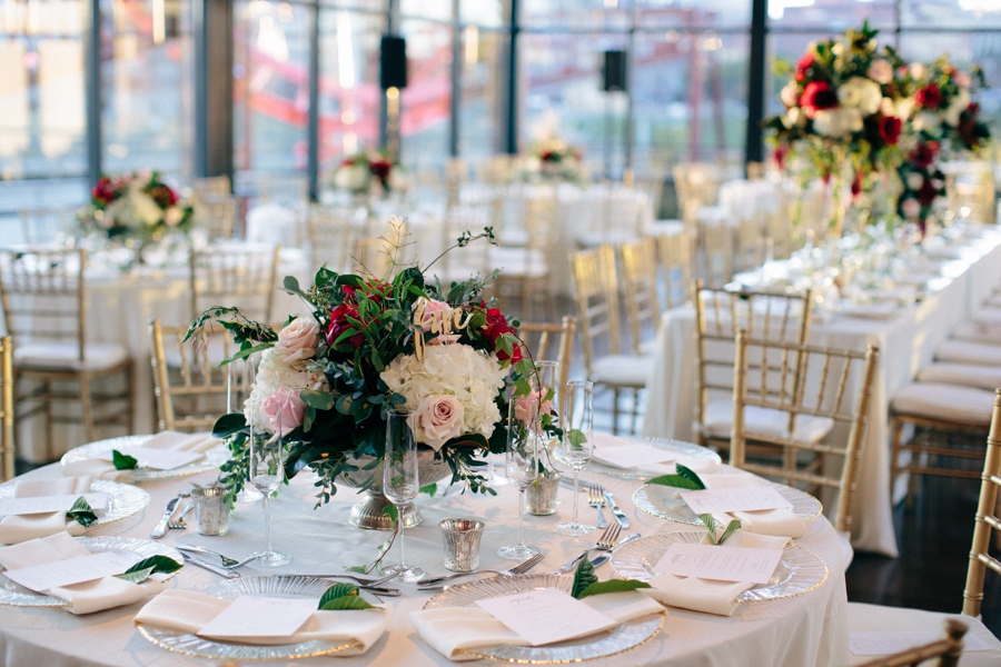 A Timeless Red & White Nashville Wedding via TheELD.com