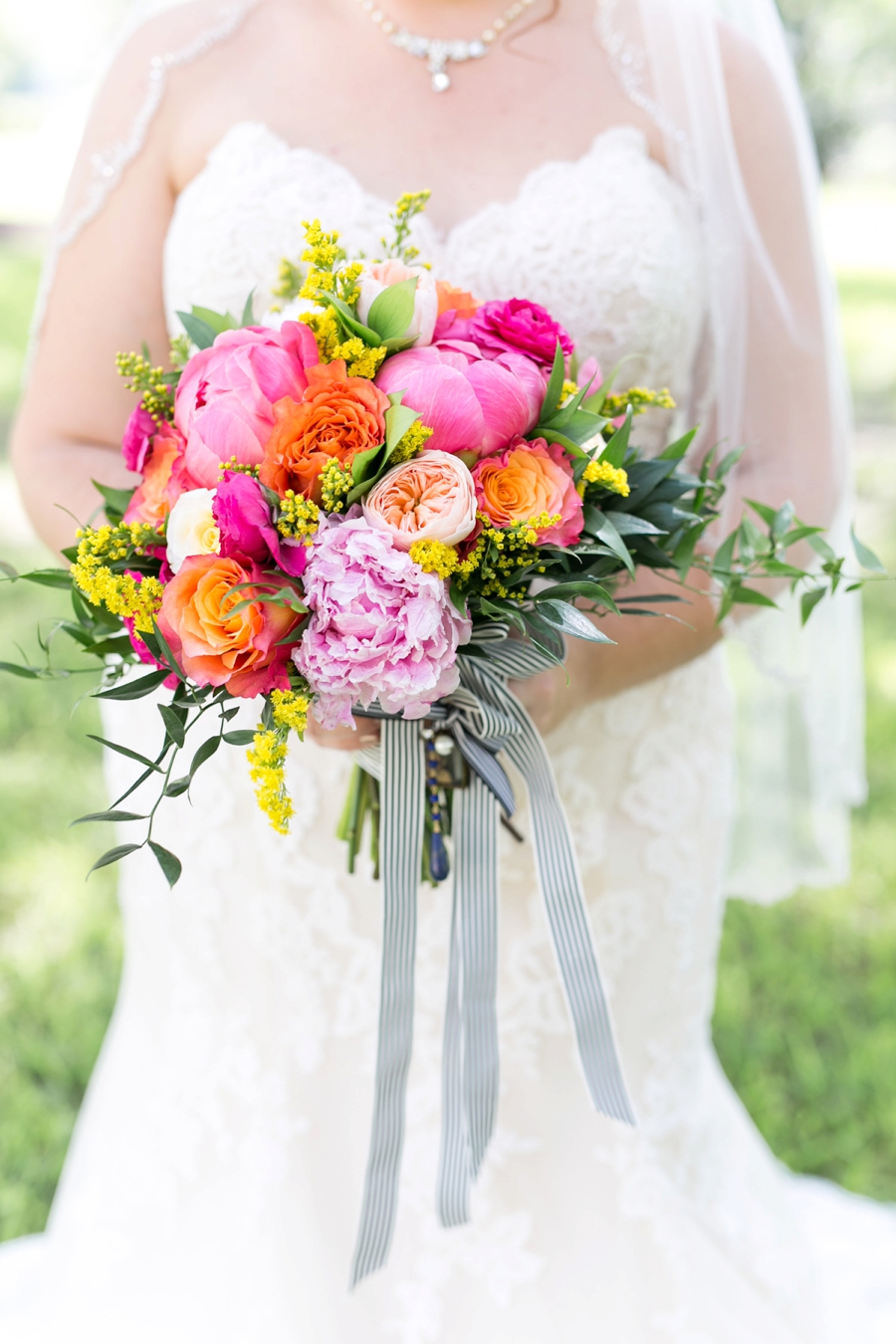 A Colorful & Chic Central Florida Wedding via TheELD.com