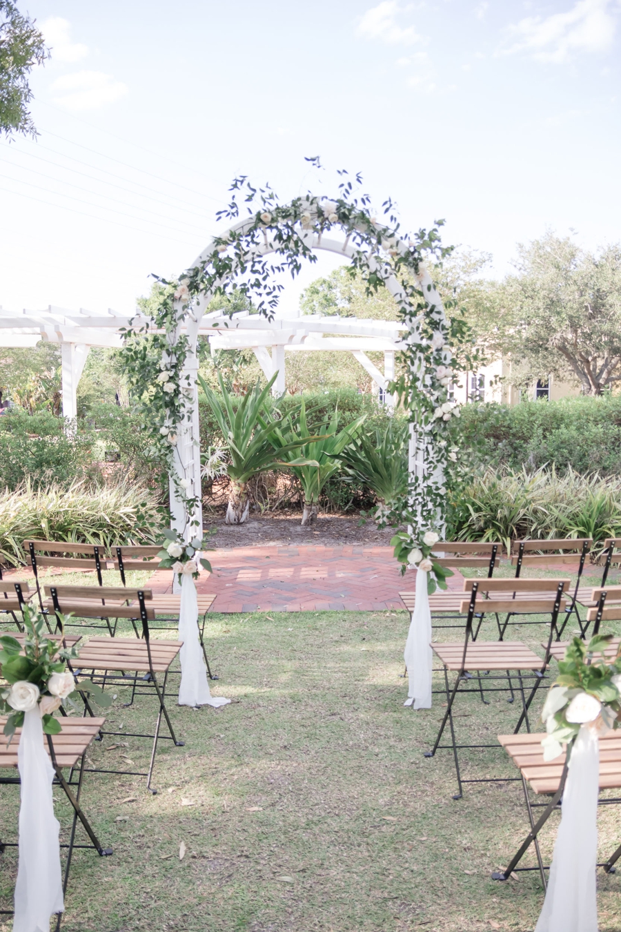 A Modern, Garden Inspired Wedding Design via TheELD.com