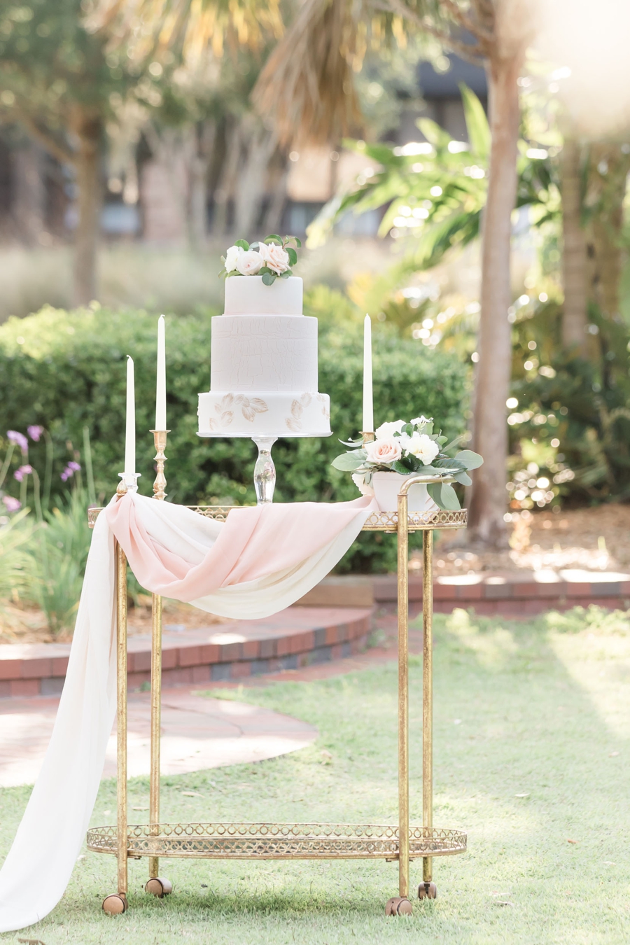 A Modern, Garden Inspired Wedding Design via TheELD.com