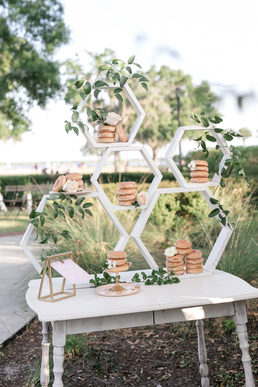 A Modern, Garden Inspired Wedding Design via TheELD.com