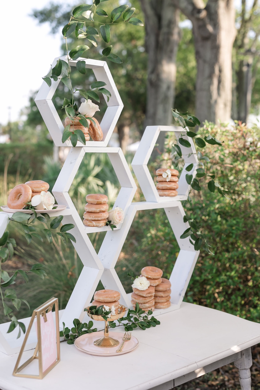 A Modern, Garden Inspired Wedding Design via TheELD.com