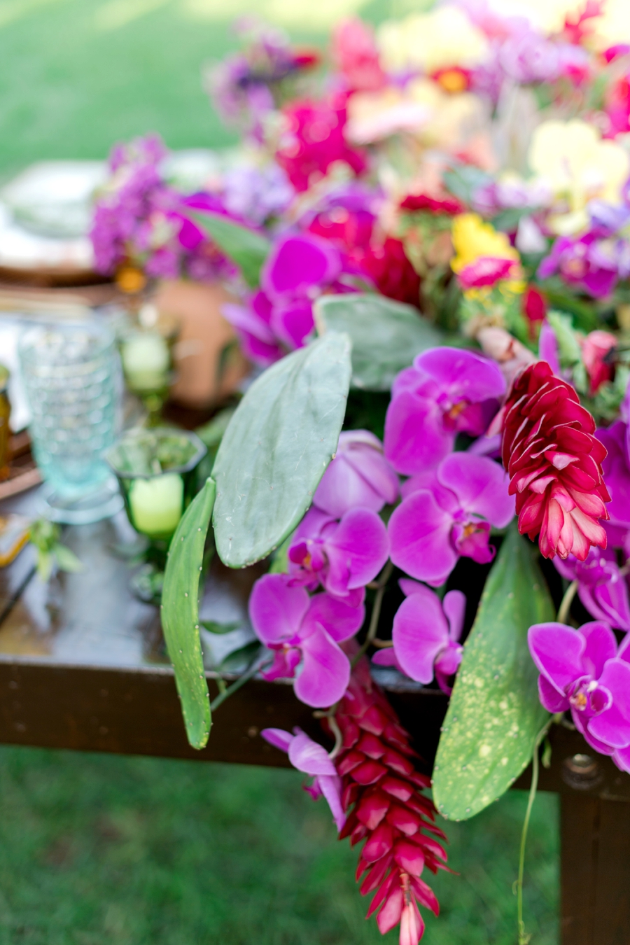 Colorful Wedding Ideas Inspired By Mexico via TheELD.com