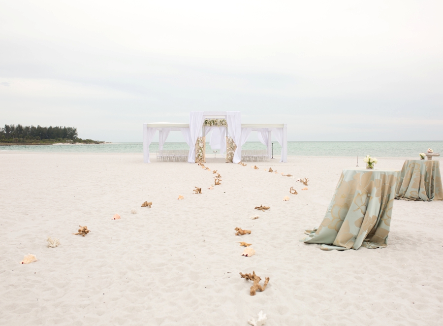 An Elegant & Luxe White Beach Wedding via TheELD.com