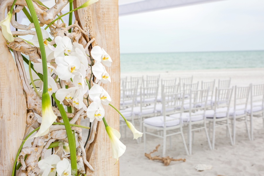 An Elegant & Luxe White Beach Wedding via TheELD.com