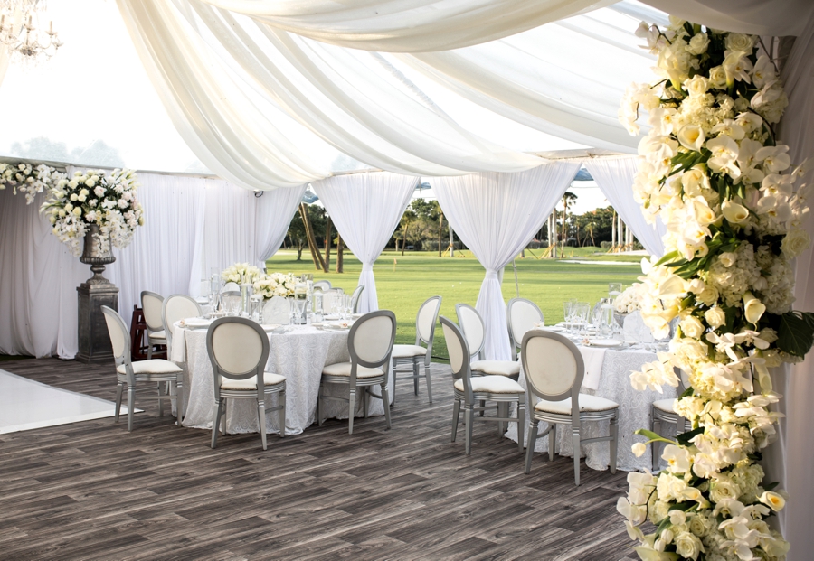 An Elegant & Luxe White Beach Wedding via TheELD.com