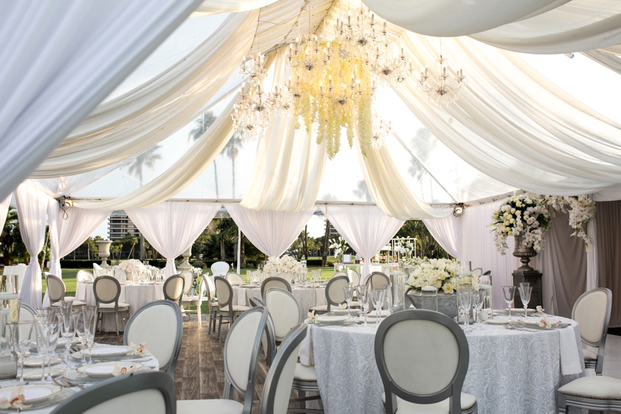 An Elegant & Luxe White Beach Wedding via TheELD.com