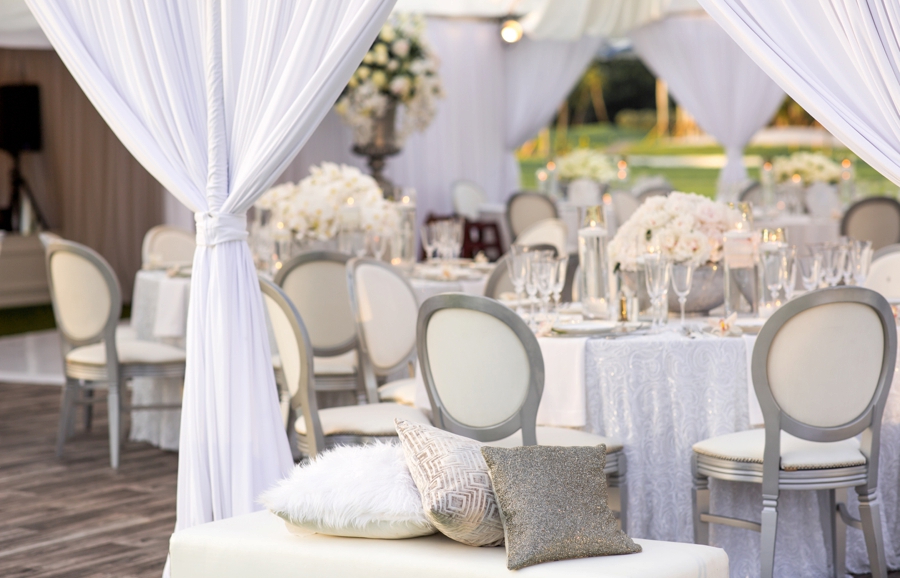 An Elegant & Luxe White Beach Wedding via TheELD.com