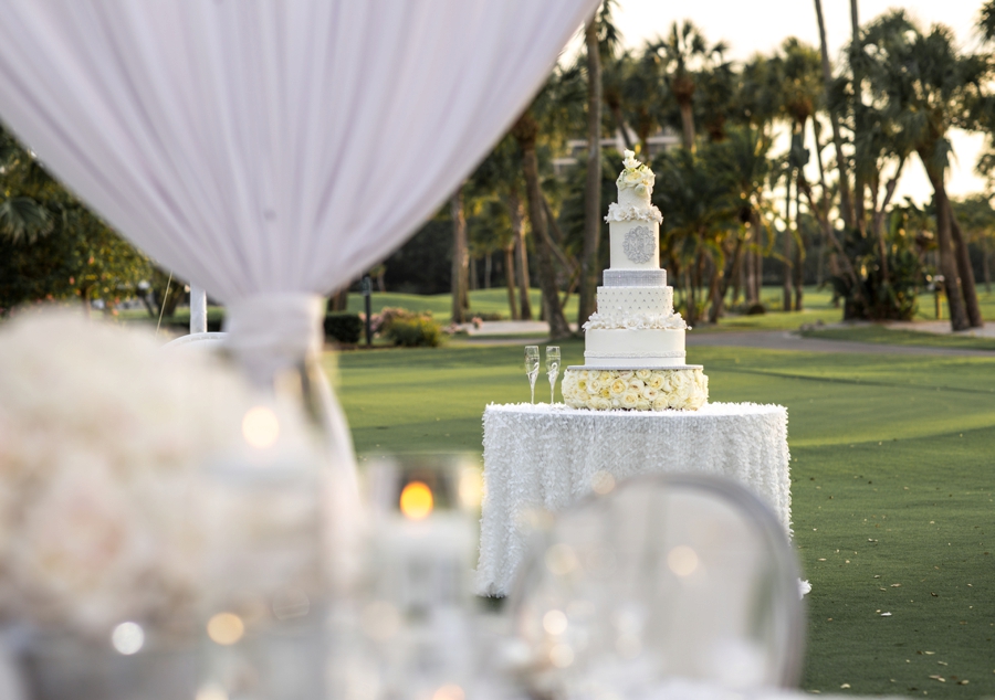 An Elegant & Luxe White Beach Wedding via TheELD.com