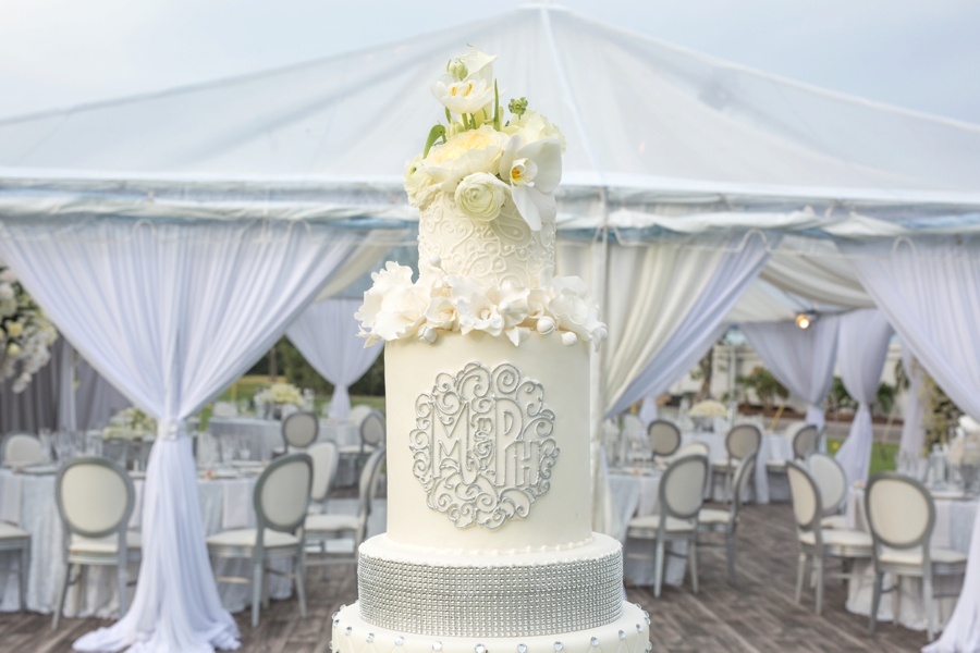 An Elegant & Luxe White Beach Wedding via TheELD.com