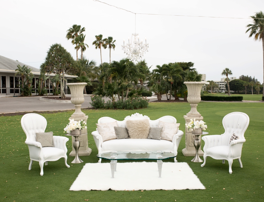 An Elegant & Luxe White Beach Wedding via TheELD.com