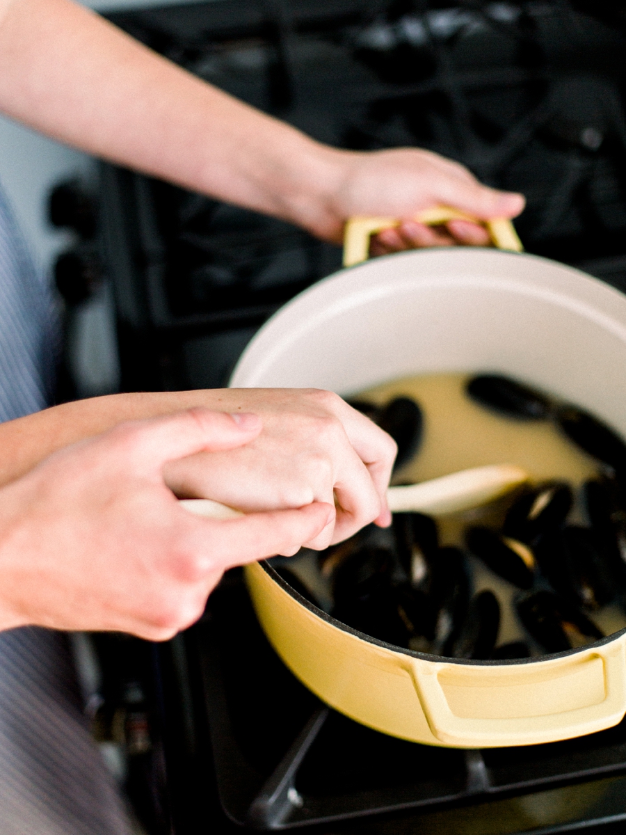 Mussels & Amaretto Sours: An At Home Lifestyle Session via TheELD.com