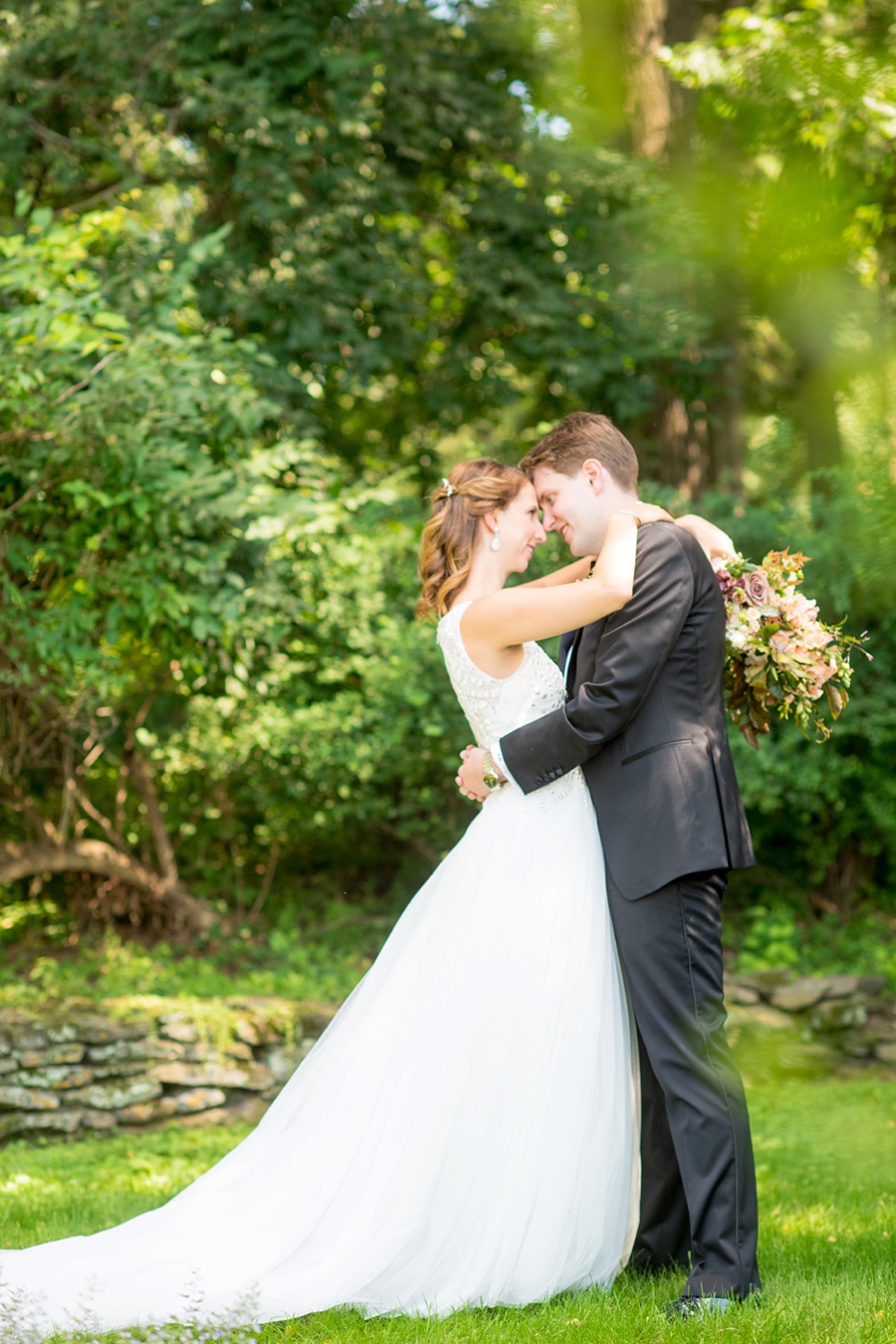 Colorful & Elegant Hudson Valley Wedding via TheELD.com