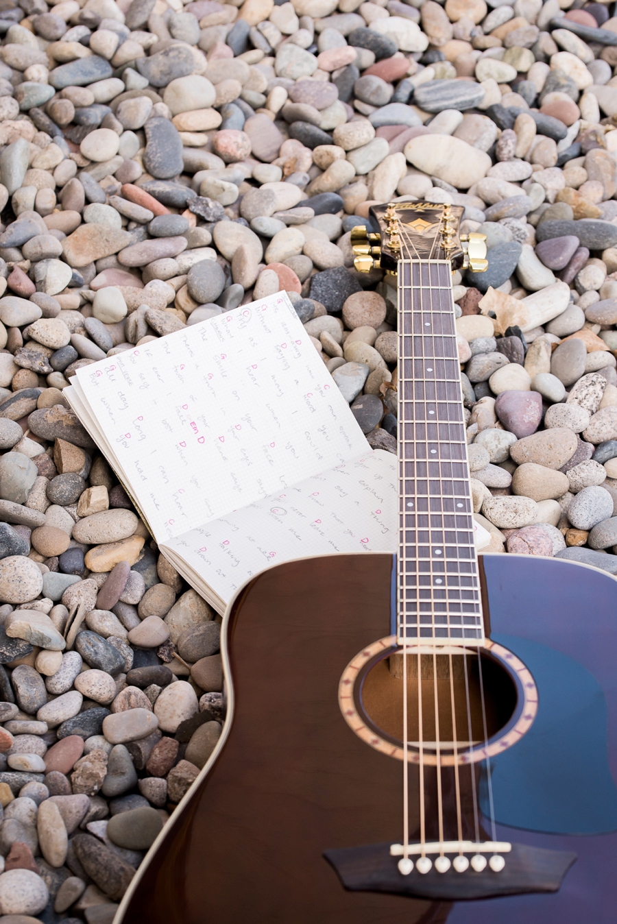 Blush & Peach Colorado Ranch Wedding via TheELD.com