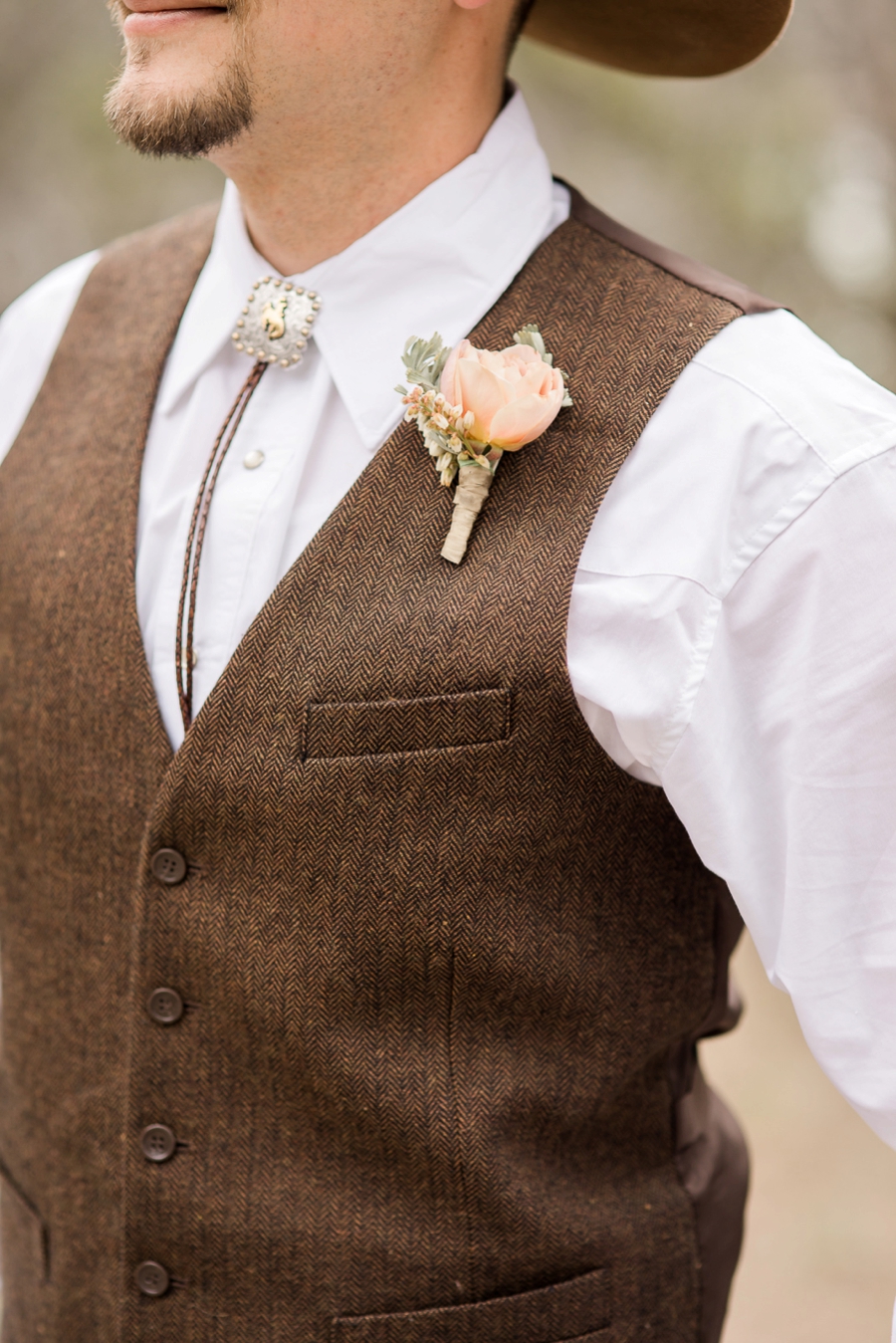 Blush & Peach Colorado Ranch Wedding via TheELD.com