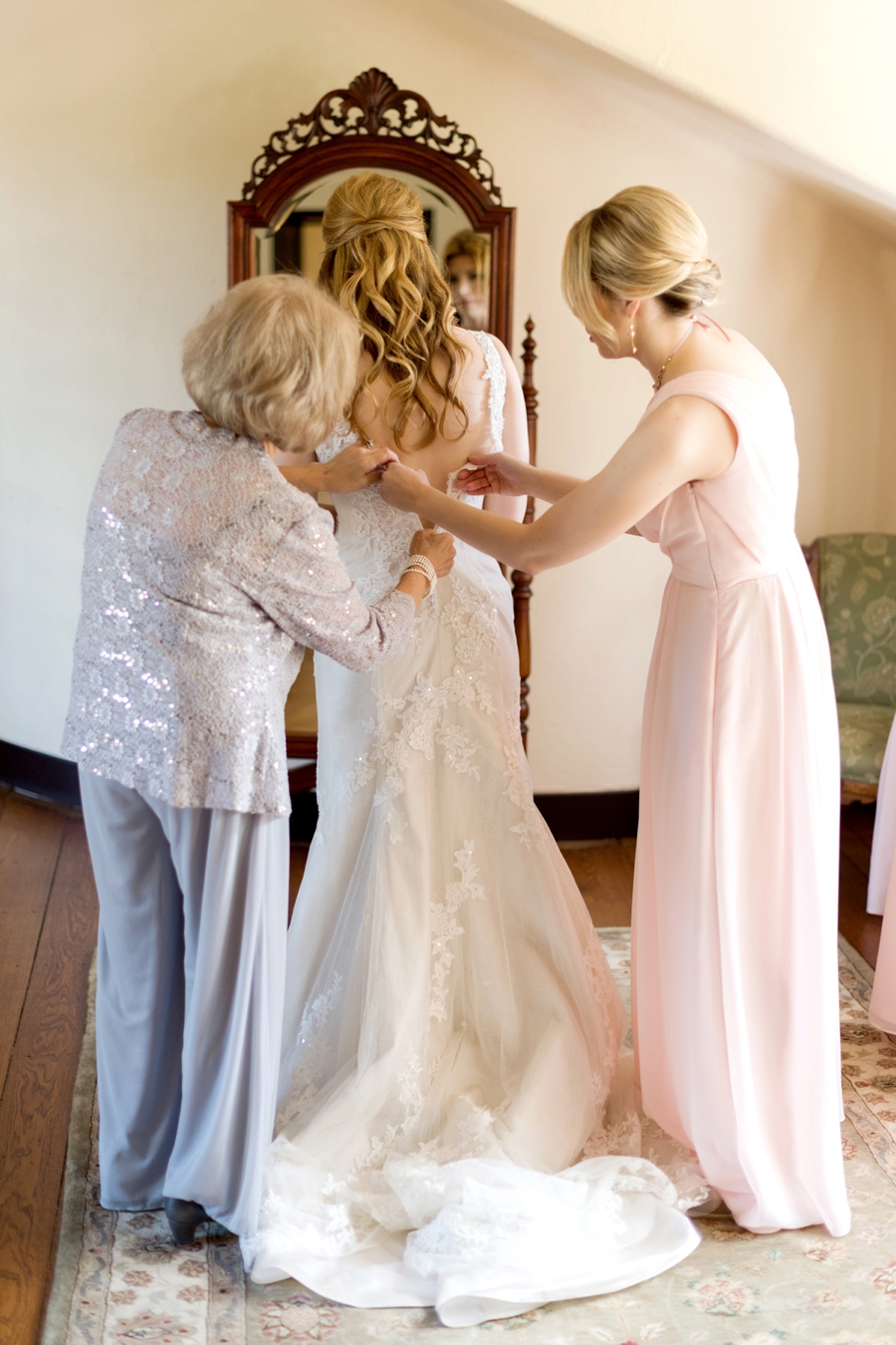 Romantic Pink & White Florida Wedding via TheELD.com