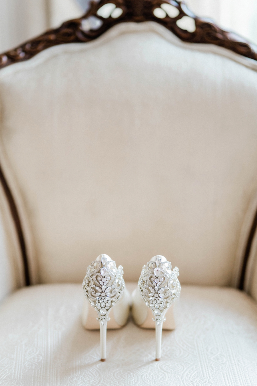 Timeless & Romantic Peach Wedding Ideas via TheELD.com