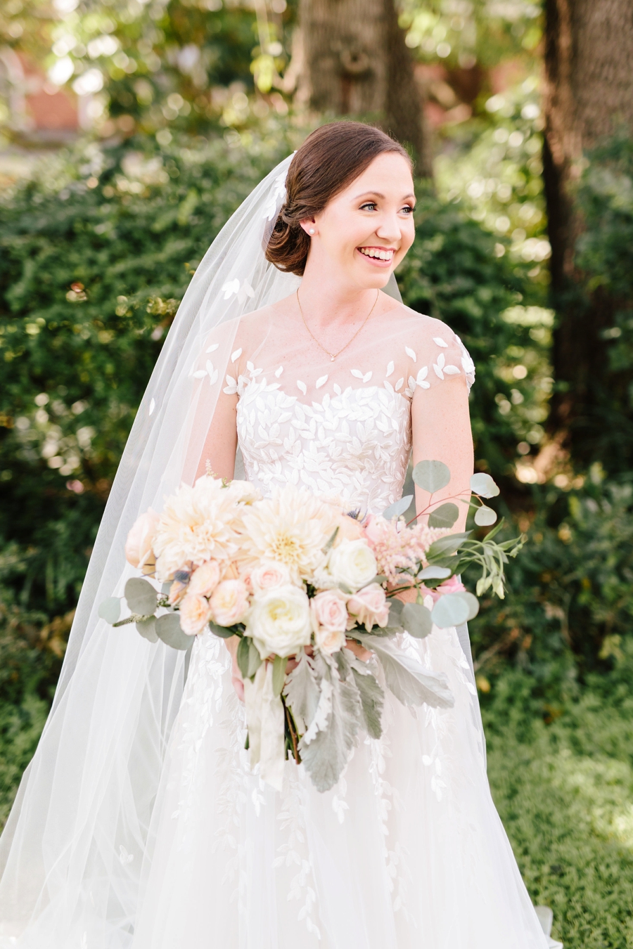 A Romantic Blush & Blue Tampa Wedding via TheELD.com