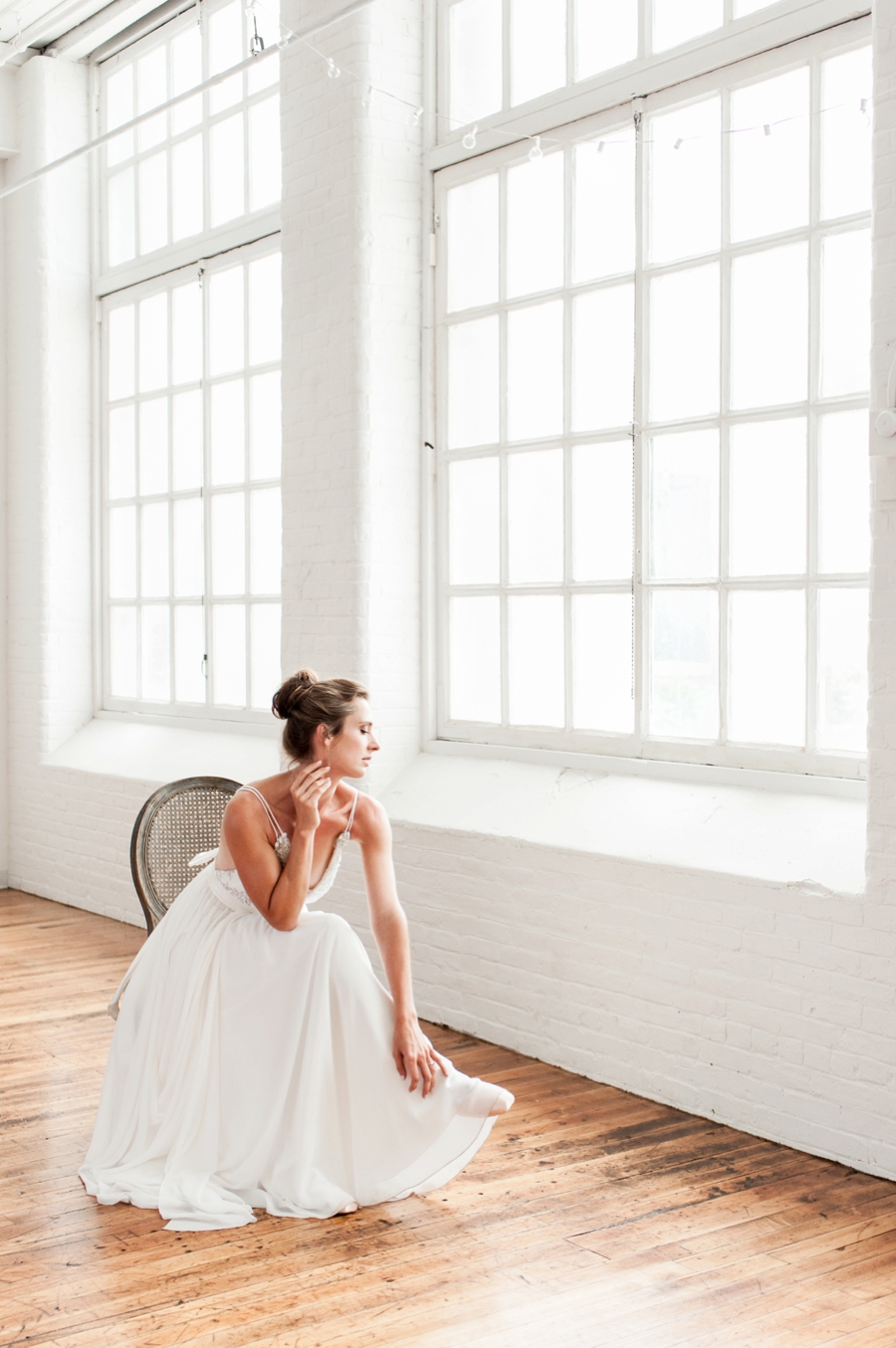 Soft & Elegant Ballet Inspired Wedding Ideas via TheELD.com