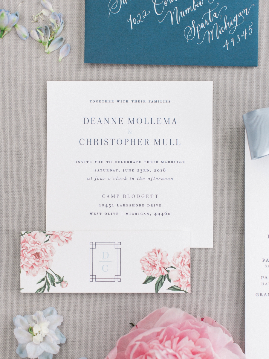 A Sophisticated Michigan Lakeside Wedding via TheELD.com