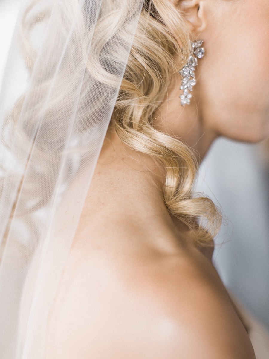 A Sophisticated Michigan Lakeside Wedding via TheELD.com